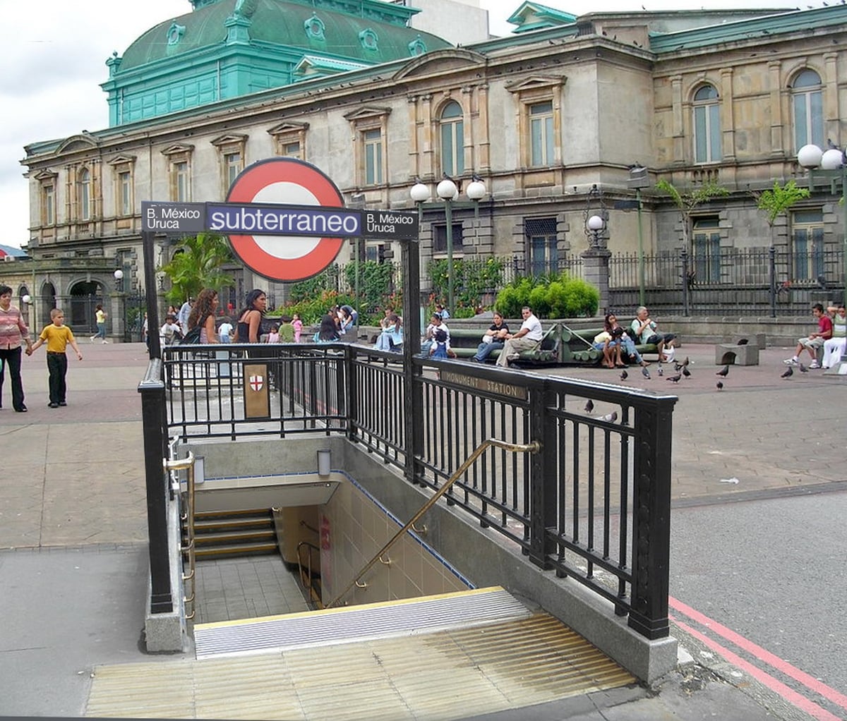 Un día en el metro de San José La Nación