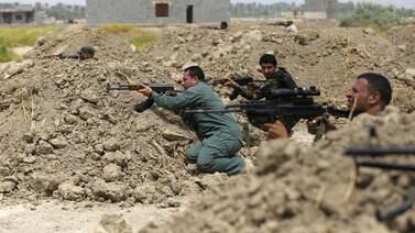  Combatientes kurdos de Irak siguen         atacando a       yihadistas   