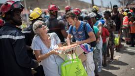 En la isla franco-holandesa de San Martín la gente padece hambre y sed 