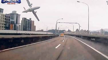 Pilotos apagaron por 'error' el motor del avión que se accidentó en febrero en Taiwán 