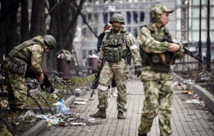 Militares rusos patrullan las zonas estratégicas en medio del conflicto en Ucrania. Foto: AFP