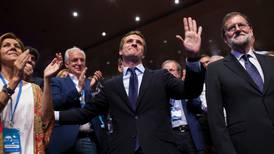 Conservadores españoles eligen líder a Pablo Casado y giran a la derecha