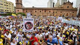 Uribismo exhibe su fuerza en marchas contra Santos