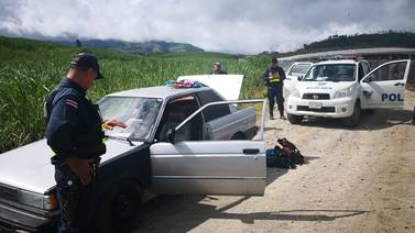Policía descubre dos tomas ilegales de combustible en finca de Juan Viñas