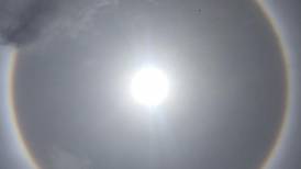 Halo solar sorprende a ticos en Valle Central