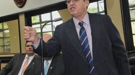 Diputado Walter Céspedes propone reforma para que oposición presida comisión sobre gasto público