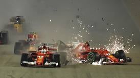 Lewis Hamilton triunfa en Singapur; Sebastian Vettel se estrella