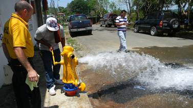 Baja  presión de agua afecta utilidad de hidrantes en Quepos   