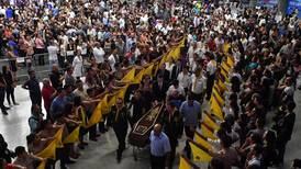 Multitudinario velorio colectivo despide a víctimas de matanza en colegio de Sao Paulo