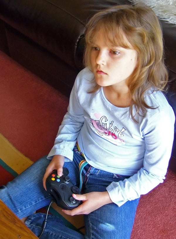 Niños que usan videojuegos solo una hora al día socializan 