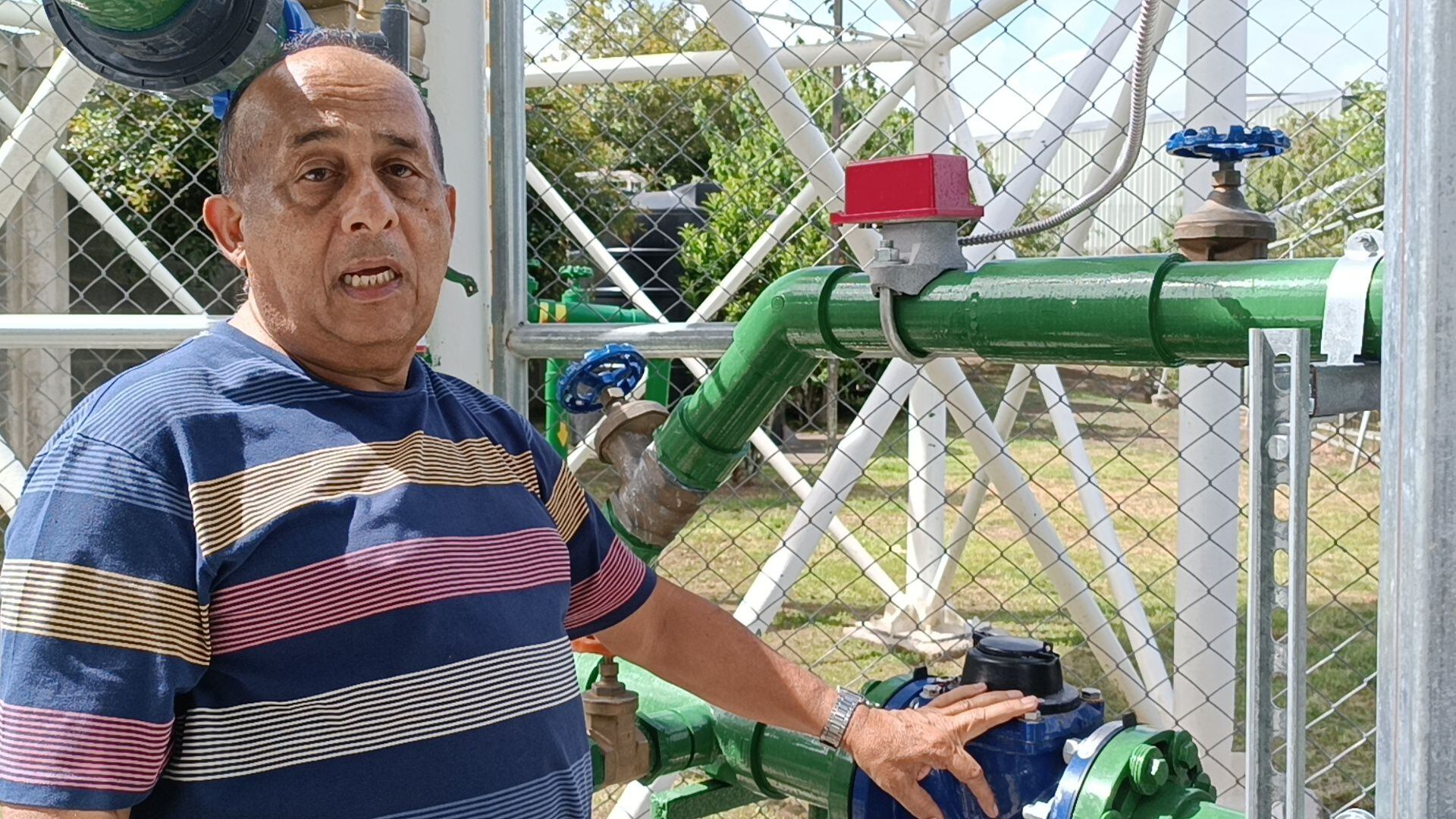 Carlos Madrigal, vicepresidente de la Junta Directiva de la Asada de El Molino, aportó su experiencia de ingeniero para los diseños y colocación del sistema de potabilización del agua. Foto: Keyna Calderón, corresponsal.