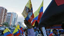 Fitch Ratings rebaja calificación de Ecuador ante el riesgo político en plena campaña electoral