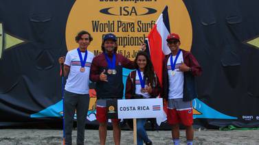 Un salonero, una escolar y un antropólogo son los medallistas ticos en Mundial de Surf Adaptado