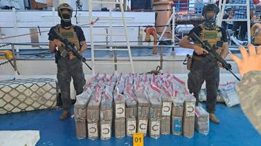 Embarcación pesquera escondía en la hielera 605 paquetes de cocaína