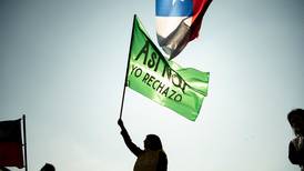 Partidarios y detractores de nueva Constitución se enfrentan en Chile