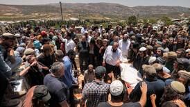 Israelíes y palestinos lloran a sus muertos tras una nueva ola de violencia