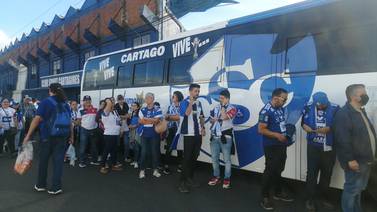 15 buses llenos de brumosos salen del Fello Meza hacia el Estadio Nacional 