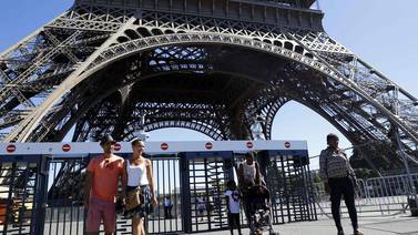 Un muro de cristal de 2,50 metros de altura protegerá la torre Eiffel