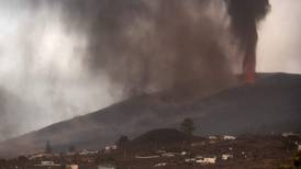 Lava del volcán de Canarias mantiene su capacidad destructiva a pesar de perder velocidad