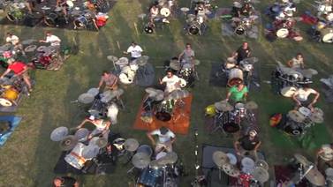 Dave Grohl confirma concierto en pueblo donde mil músicos interpretaron 'Learn to Fly'