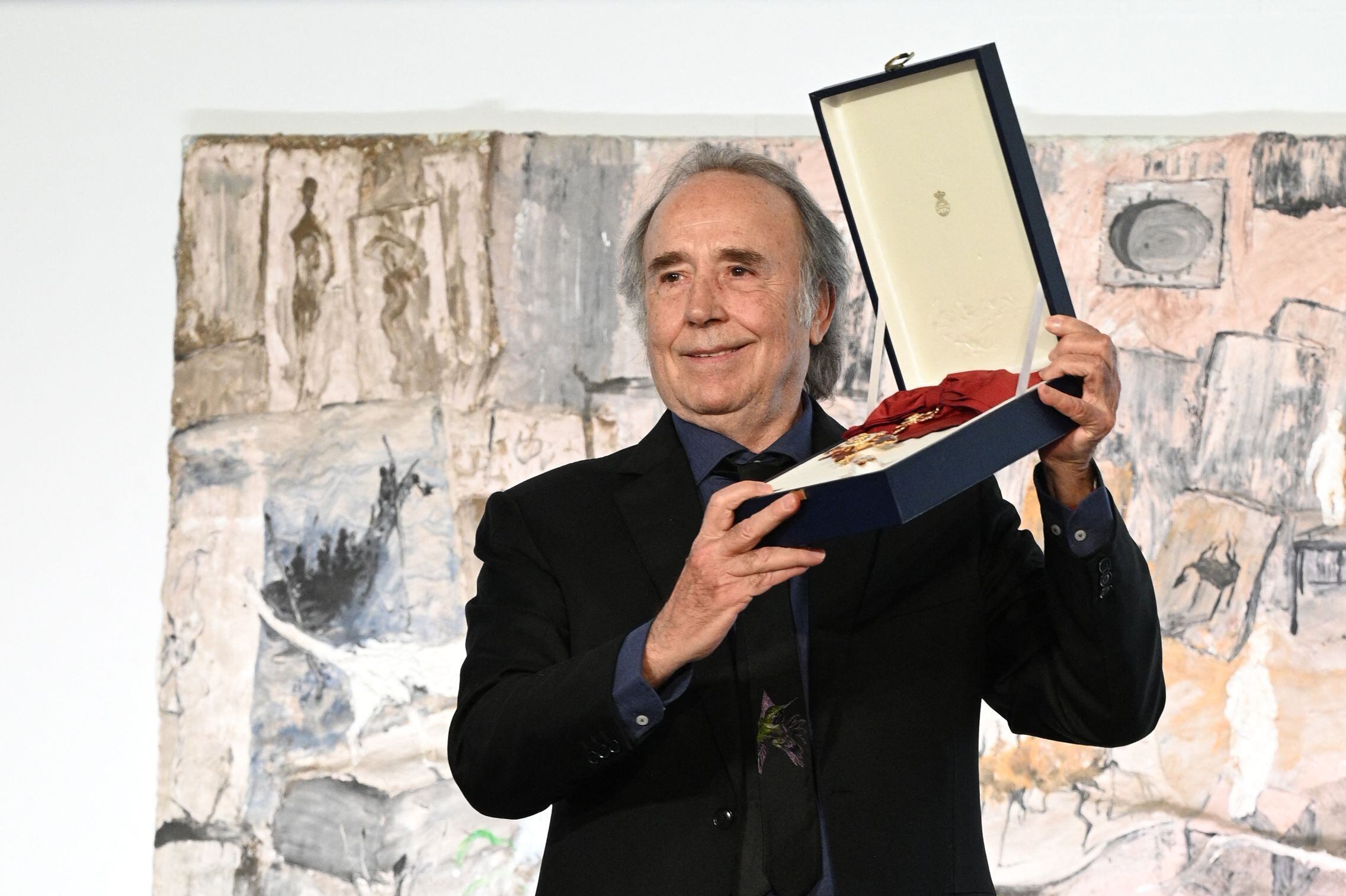 El jurado del Premio Princesa de Asturias de las Artes 2024 destacó a Joan Manuel Serrat en su acta como un cantante que conectaba mediante puentes a países y generaciones.