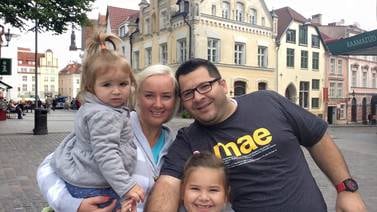 Ticos lejos del hogar: Estonia, un porteño en el país que paga por tener hijos