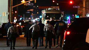 Policía halla a conductor muerto tras cerco de furgoneta por tiroteo en discoteca de EE.UU