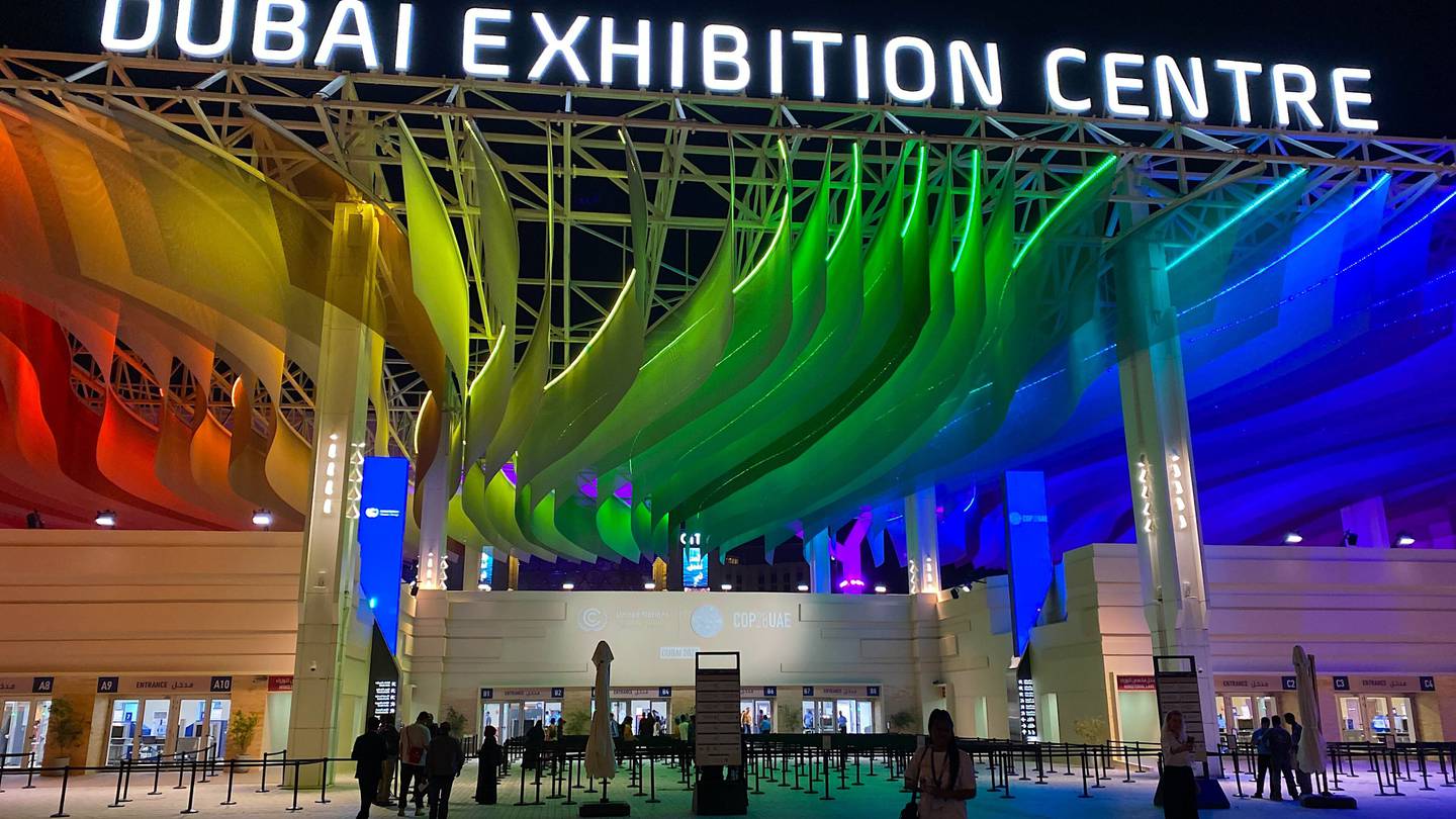 Entrada a la Expo City Dubai, el campo ferial donde se desarrollará la COP28 este año en la ciudad emiratí de Dubái. Fotografía: