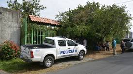 Adulto mayor muere tras caer de techo en Alajuela