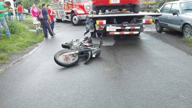 Motociclista muere por choque contra grúa en Coronado