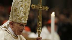 Benedicto XVI comienza oficio de la Misa del Gallo