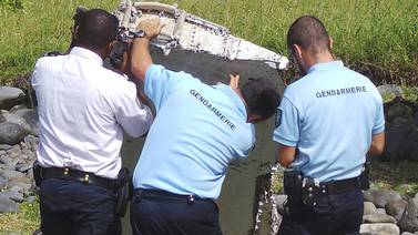 Trozo de ala podría aclarar misterio del avión malasio
