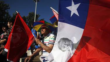  Chilenos votan hoy en inédita segunda ronda entre mujeres