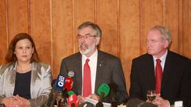  Policía de  Irlanda del Norte libera a líder nacionalista Gerry Adams 