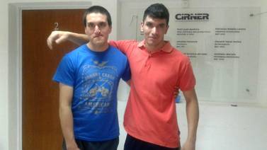 Dos argentinos descubren que eran hermanos al ir a tratarse rara enfermedad