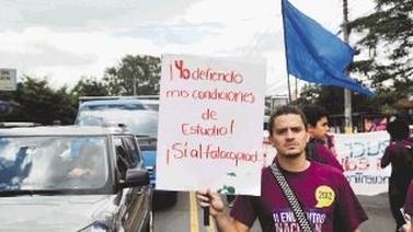Chinchilla veta plan de  ley que elimina castigo al fotocopiado