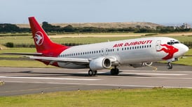 Cantante de Iron Maiden pilota primer vuelo comercial de Air Djibouti