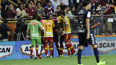 Christian Foster, árbitro asistente del juego Saprissa-Herediano: 'Me mantengo que esa jugada fue gol'