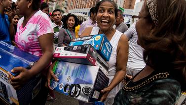   Gobierno venezolano intervino tiendas y ordenó bajar precios