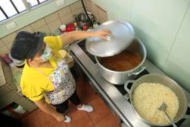 Maestros podrán concursar por tres meses de arroz y frijoles para su escuela