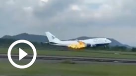 Boeing 747 aterriza de emergencia en Indonesia debido a incendio en un motor