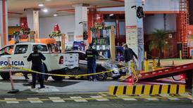 Asaltantes detenidos en gasolinera luego de robar supermercado en Alajuela