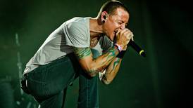 Exesposa de Chester Bennington de Linkin Park “disgustada” con el funeral del cantante