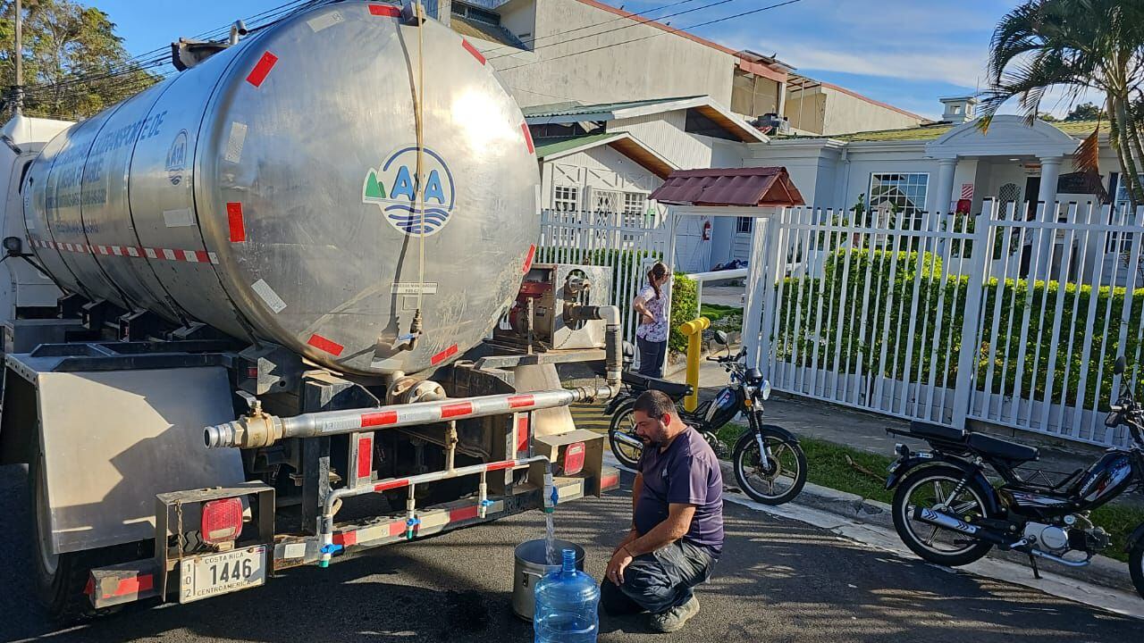 Miles de personas de los cantones más populosos de San José enfrentan desabastecimientos de agua que se han extendido desde enero hasta la fecha. 