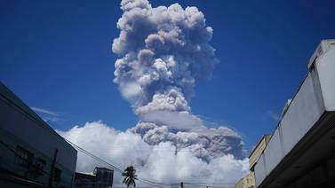 Nueva explosión volcánica en Filipinas obliga a evacuar región