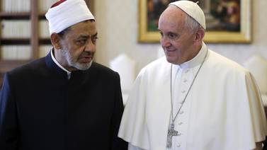 Papa Francisco se reúne con imán de la mezquita de al-Azhar, principal institución del islam sunita