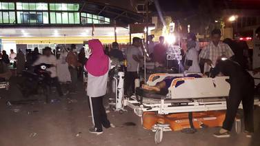 Terremoto en Indonesia deja al menos 82 muertos y cientos de heridos