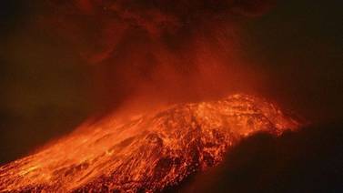 Aerolíneas cancelan vuelos por ceniza de volcán activo en    México