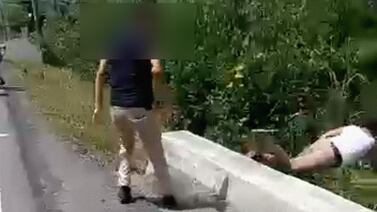 Colegial lanza a compañero desde un puente en riña en Limón