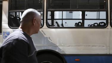 Regulador rechaza elevar antigüedad de buses: ‘Ya los pasajeros pagaron por esas unidades’